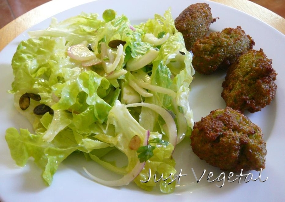 ensalada y falafel